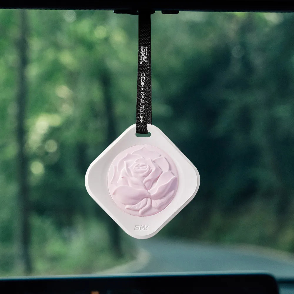 3W Hanging Car Air Freshener Diffuser with Natural Essential Oils Silicone-protected edges Magnetic closure for easy attachment and removal Long-lasting fragrance
