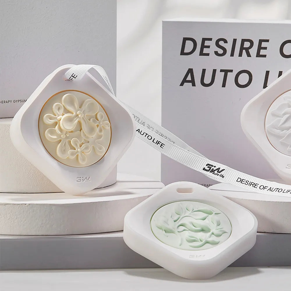 3W Hanging Car Air Freshener Diffuser  with Natural Essential Oils Silicone-protected edges Magnetic closure for easy attachment and removal Long-lasting fragrance
