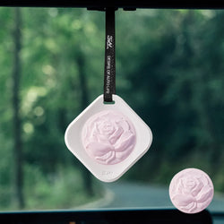3W Hanging Car Air Freshener Diffuser  with Natural Essential Oils Silicone-protected edges Magnetic closure for easy attachment and removal Long-lasting fragrance
