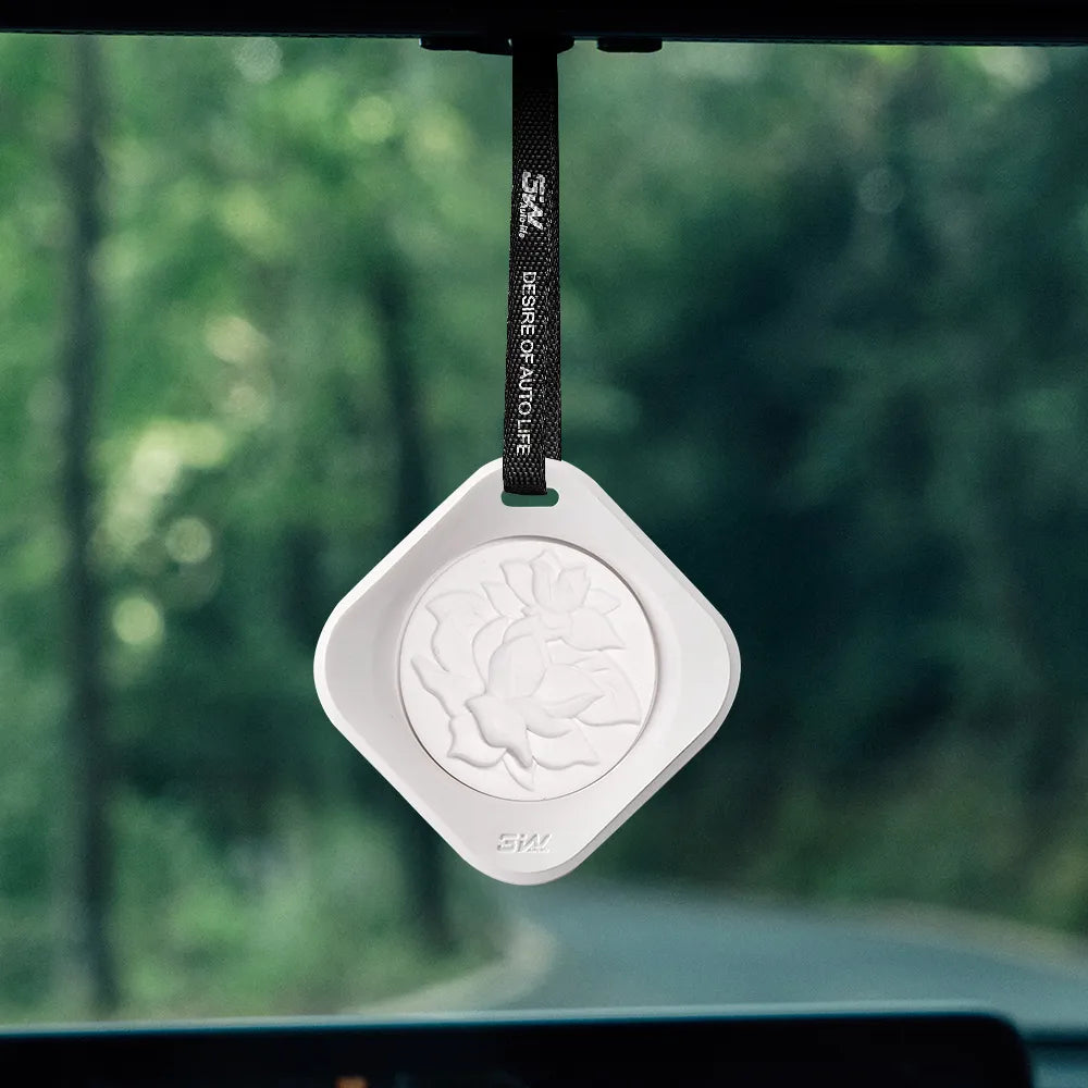 3W Hanging Car Air Freshener Diffuser  with Natural Essential Oils Silicone-protected edges Magnetic closure for easy attachment and removal Long-lasting fragrance